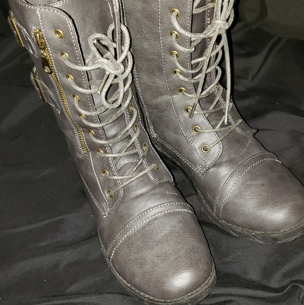 Gray combat boots size 7/8
